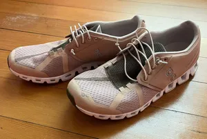 On Cloud Running Shoes thumbnail 1