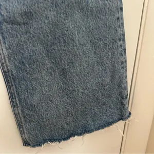 Agolde Leena Baby Flare Raw Hem Jeans Women’s 28 Blue thumbnail 4