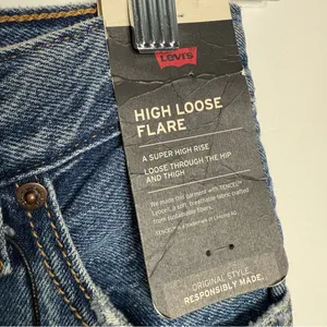 NWT‎ Levi’s Women’s High Rise Loose Flare Leg Relaxed Ripped Knee Size 25 x 32 thumbnail 6
