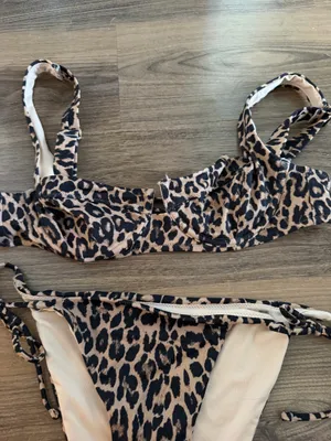 Victoria’s Secret Leopard Print Bikini Set thumbnail 2