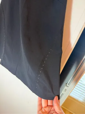 Lululemon Size 2 Black Tank Lightweight Reflective Details Open Back Lululemon! thumbnail 2