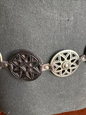 Fossil Black and Silver Round Medallion Link Belt thumbnail 2