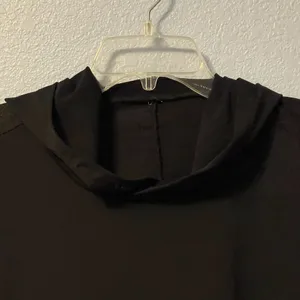Fabletics Black Athletic Hoodie Pullover with Thumbholes and Mesh Panels thumbnail 5
