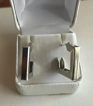 3/$20 Silver Tone Thin Square Hoop Stud Earrings 1” Pierced thumbnail 1