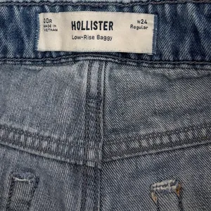Hollister Jeans Low Rise Baggy Loose Fit Relaxed Distressed Denim Size 00 | 24 thumbnail 4