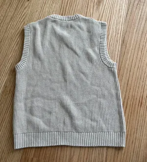 H&M Sweater Vest thumbnail 4