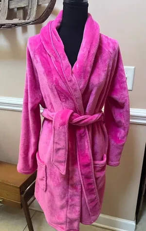 Victoria’s Secret Plush Pink Bathrobe thumbnail 1