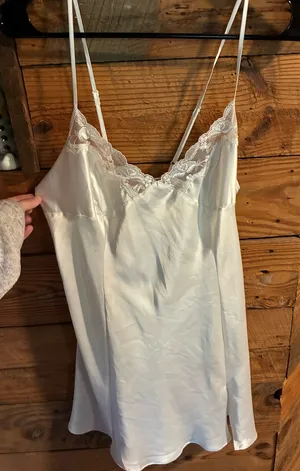 Victoria’s Secret white slip thumbnail 1