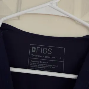 Figs scrub top thumbnail 2