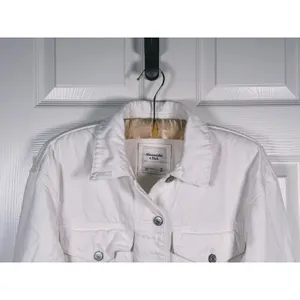 Abercrombie Womens Cropped Denim Trucker Jacket Size Medium White Utility Clean thumbnail 5