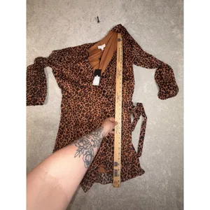 gianni bini avery long sleeve wrap‎ dress print large nwt Leopard Cheetah Animal thumbnail 9