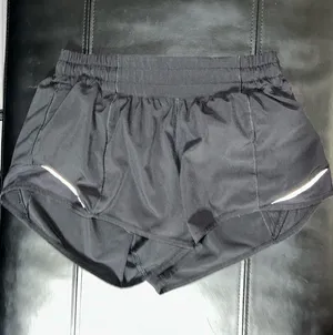 Black Lululemon Hotty Hot 2.5" Shorts Low-Rise thumbnail 1