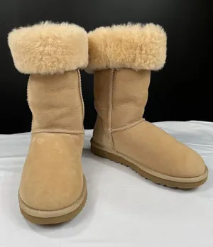 Ugg Australia Womens Tan Short Sheepskin Boots Size 5 SKU 7374 thumbnail 1