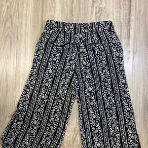 Abercrombie & Fitch Bohemian Floral Pattern Flare Leg - 0 thumbnail 5