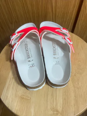 Birkenstock women Arizona Sandals in Neon Pink thumbnail 3