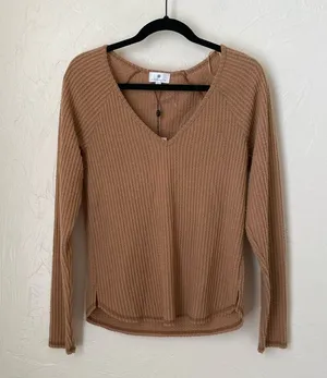 NWT Socialite long sleeve thermal▪️size M thumbnail 1