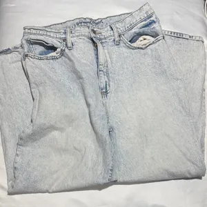 Universal Thread Light Wash Relaxed Men’s Jeans thumbnail 1