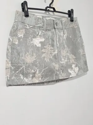 Hollister Curvy Low-Rise Camo Denim Mini Skirt - Olive Camo - Women's Size 4 thumbnail 3
