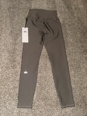 Alo Yoga 7/8 High-Waist Airlift Legging in Olive Brach thumbnail 2