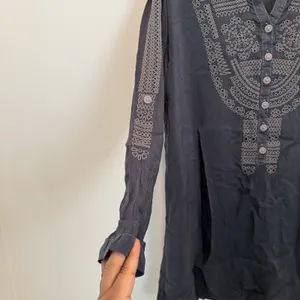 Johnny Was embroidered tunic blouse Size S thumbnail 3