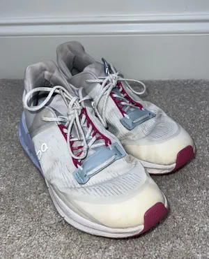 On Cloud Running Shoes thumbnail 2