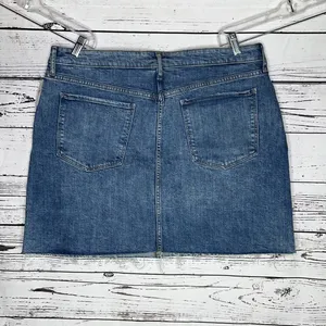 Old Navy NWT Size 18 Light Blue Wash Button Fly Raw Hemline Denim Skirt thumbnail 3