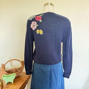 Vintage Floral hand Embroidered Knit‎ Sweater Navy V-Neck Cottagecore 3-D thumbnail 4
