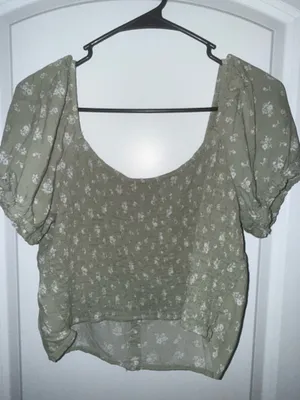 Hollister Top thumbnail 3