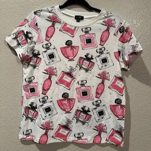 NWOT Ontwelfth Pink pretty perfume bottles white sparkle tee Sz M thumbnail 1