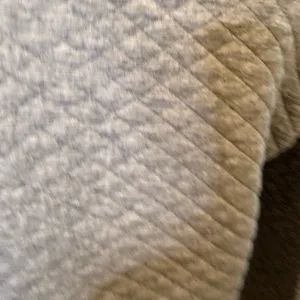 Smith & Rogue Quilted Crewneck Sweatshirt in Light Gray Size S thumbnail 4