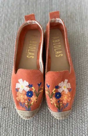 Fabiolas Floral Embroidered Coral Suede Leather Espadrilles Size 38 thumbnail 1