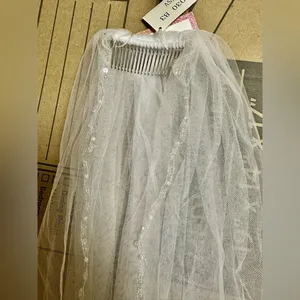 White 30” long wedding bridal veil silver threaded Pearl and clear beaded NWT thumbnail 4