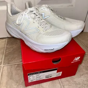 New balance, fresh foam X 1080 V14 women’s 8 White and Beige Newish in box thumbnail 8