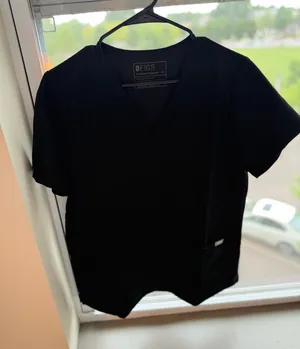 FIGS Top Three-Pocket Black  thumbnail 1