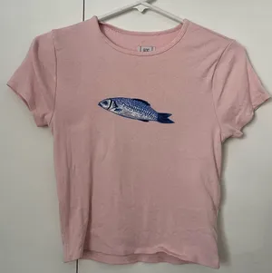 BDG urban outfitters Fish Capped Sleeve Baby Tee thumbnail 1