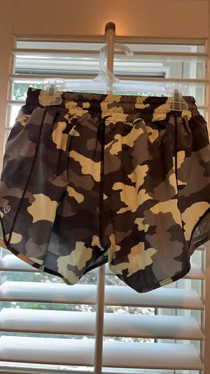 Lululemon Hotty Hot Shorts 4” thumbnail 1