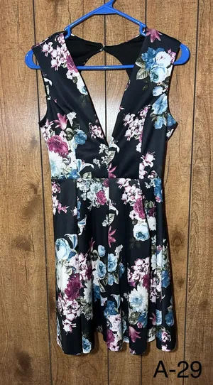 Windsor Women’s Small Black Floral Deep V Open Back Fit Flare Dress thumbnail 1