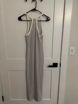 Reserved dress thumbnail 3