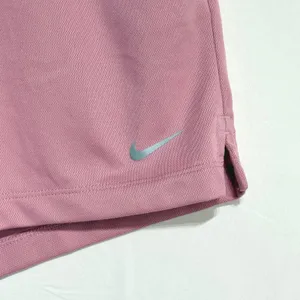NEW Nike Attack Womens Size XS Dri-FIT Fitness Mid-Rise 5"‎ Unlined Shorts Pink thumbnail 2