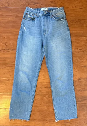Abercrombie & Fitch Curve Love Ultra High Rise Straight Jeans Light Wash 27 thumbnail 1
