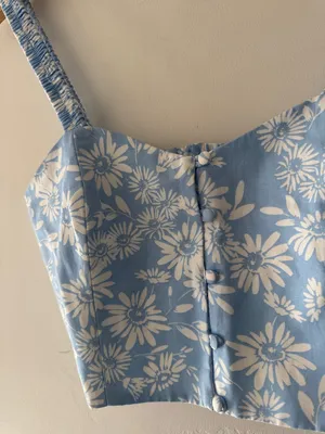 NEW!! Zara Blue and White Adorable Floral‎ Crop Top thumbnail 2