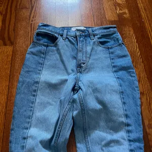 Abercrombie high rise mom jeans size 0 25r thumbnail 2