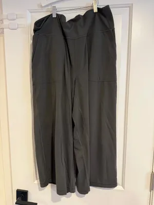 Lululemon Align Wide Leg Super-High-Rise Crop Graphite Gray Women's Size 18 thumbnail 4