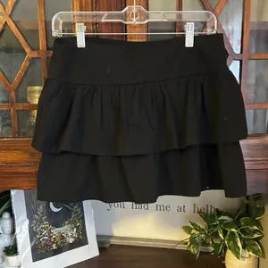 Sunday Best Aritzia Buttercup Black‎ Ruffle Tiered Mini Skirt Medium thumbnail 3