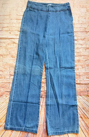 Boutique | Classic High Waist Wide-Leg Women's Jeans in Medium Blue thumbnail 1