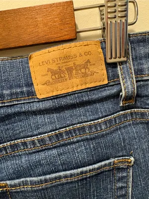 Vintage Y2K Levi’s 512 Jeans Size 6 Bootcut Mid Rise Dark Wash 2000s Denim thumbnail 6