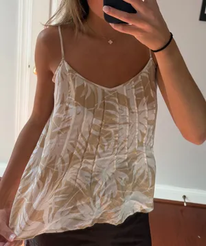 Gap Top  thumbnail 1