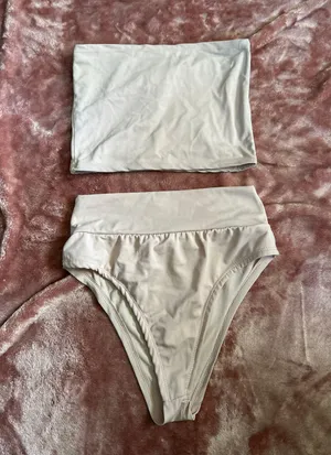 Amazon HIGHWAISTED BIKINI WITH BANDEAU TOP thumbnail 1