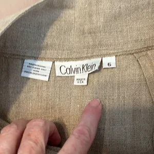 Calvin Klein size 6 tan linen button side straight mini skirt EUC thumbnail 5