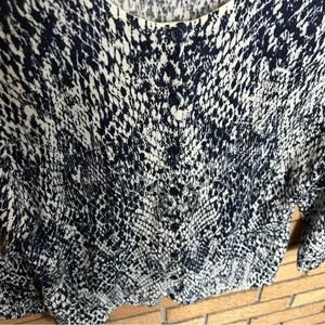 Garnet Hill 100% Merino Wool Button Up Sweater/Cardigan Blue & White Size M thumbnail 6
